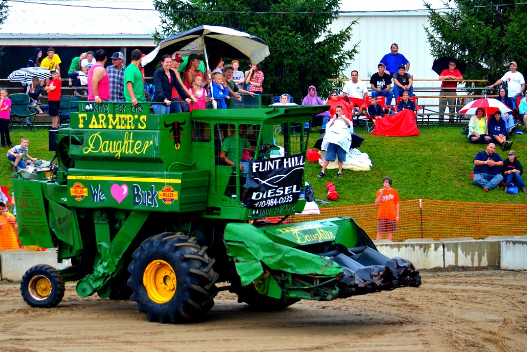 Farmer's Daughter Already Slighty Damaged Farmer's Daughter Already Slighty Damaged