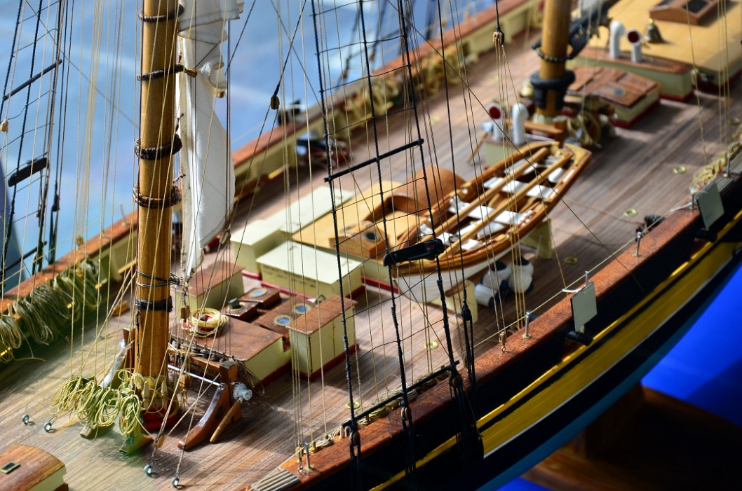 Rigging on the Replica of the Pride of Baltimore II Rigging on the Replica of the Pride of Baltimore II