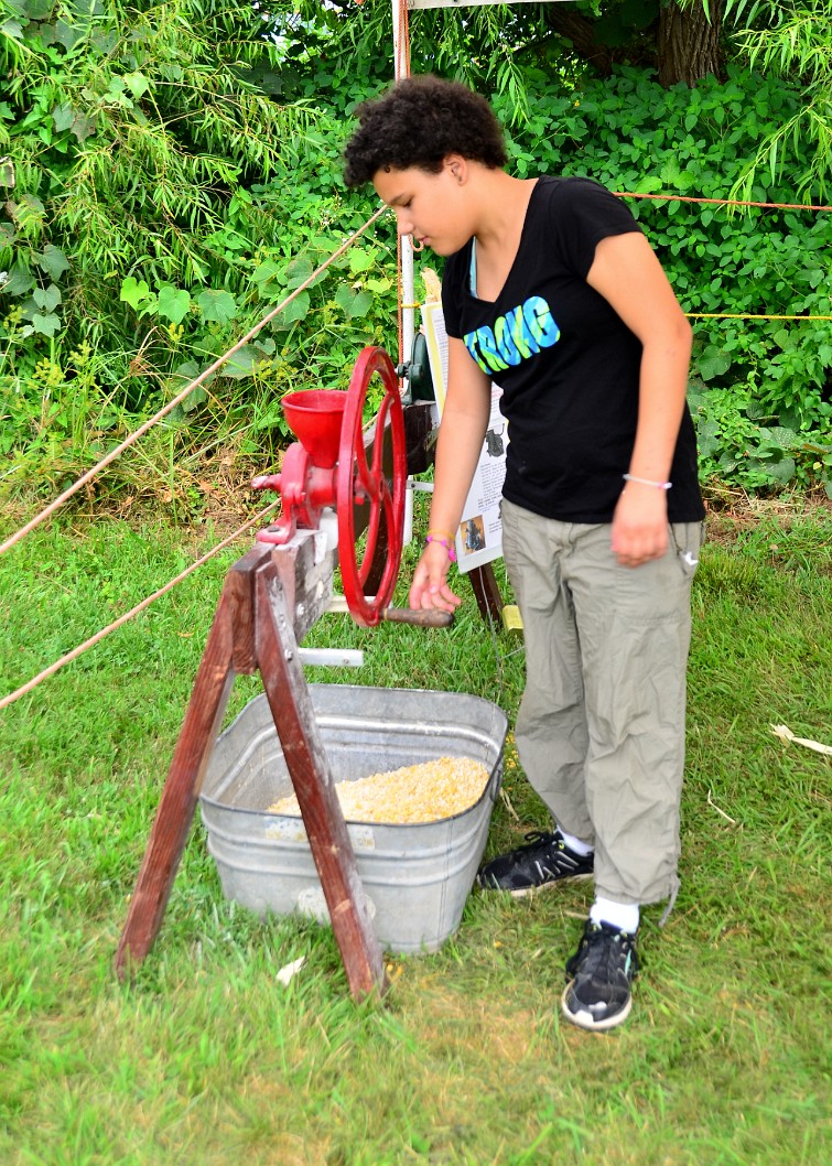 Aiesha Cracking Corn Aiesha Cracking Corn