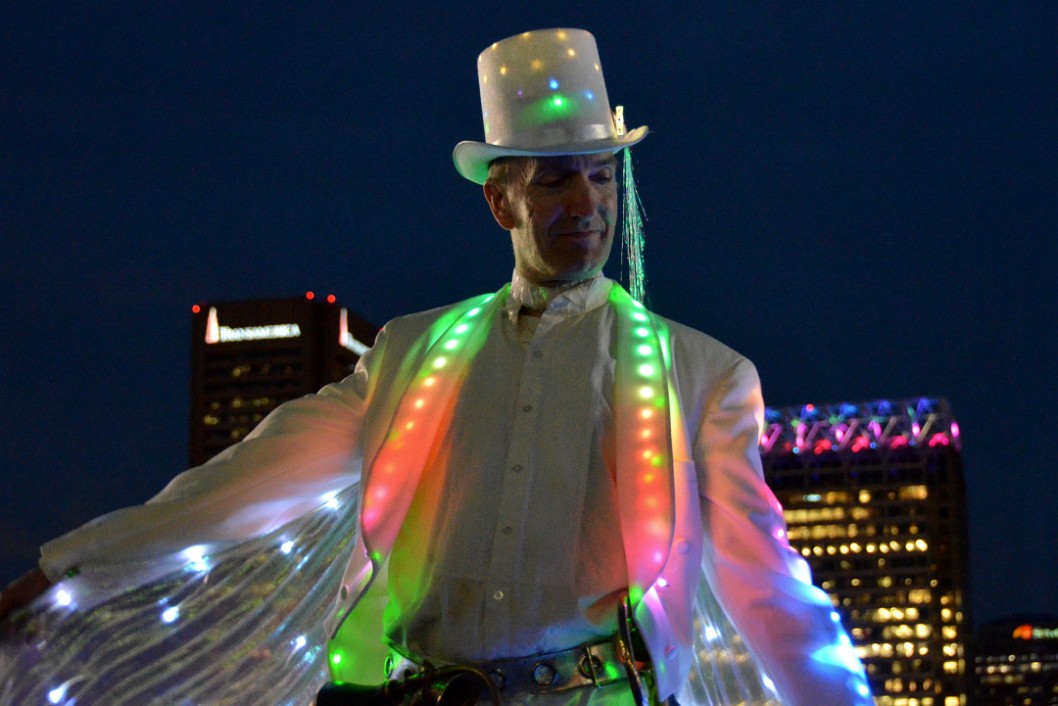 Dapper Lit Stilt Walker Dapper Lit Stilt Walker