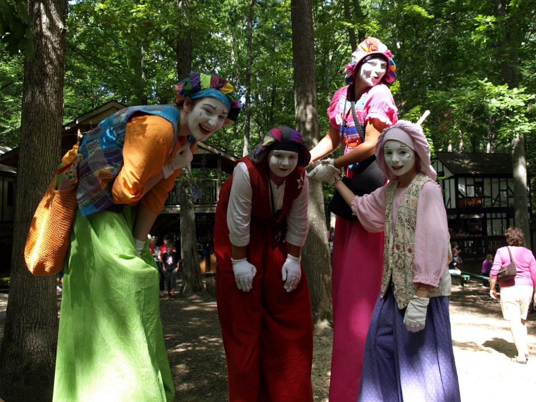 Stilt Walking Mimes Greeting the Kids Stilt Walking Mimes Greeting the Kids