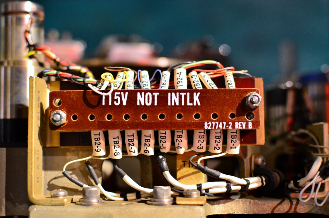 115 V Not Intlk 115 V Not Intlk