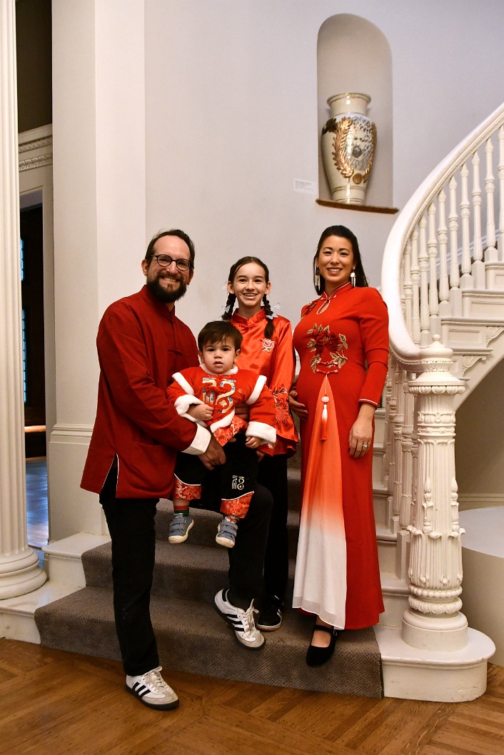 Smiling Family in Red (4x6) 4