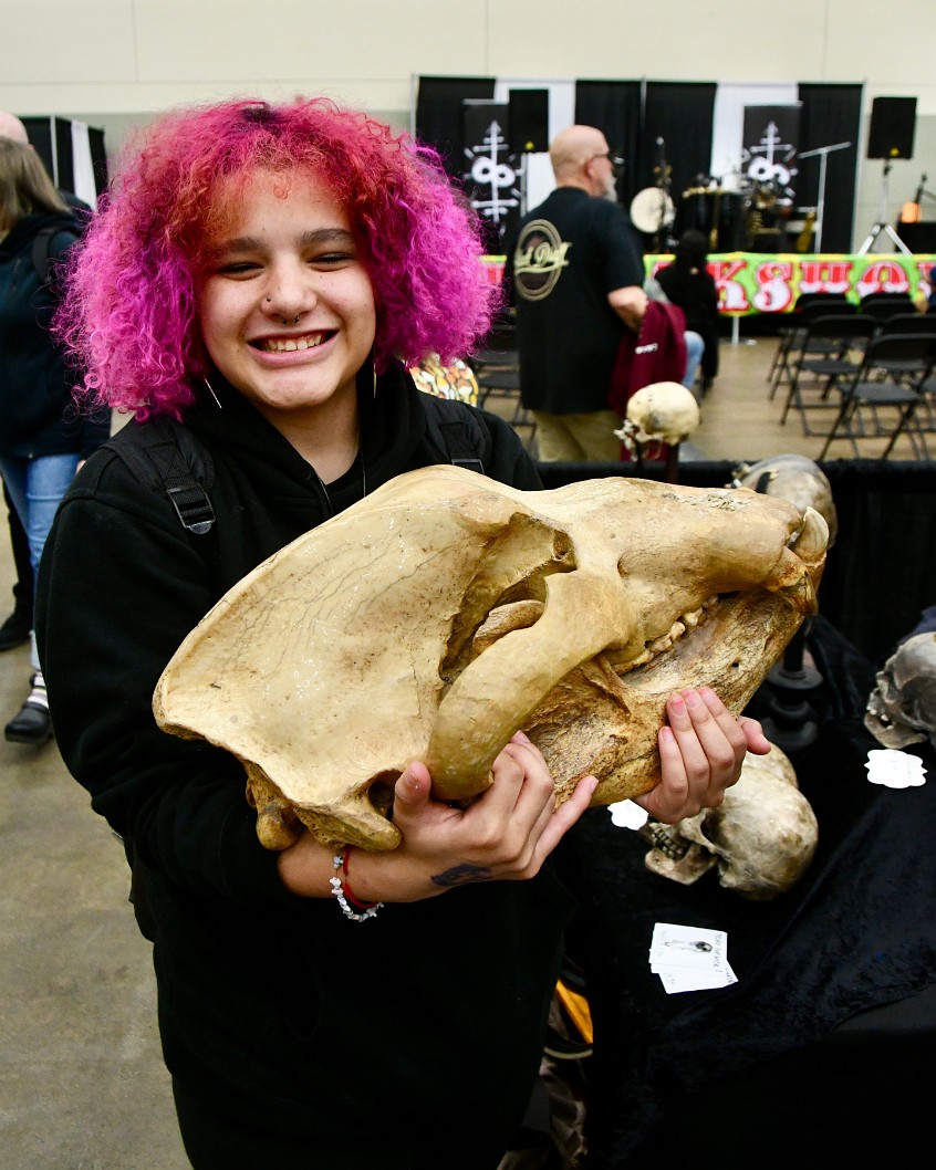 Holding the Huge Skull 2