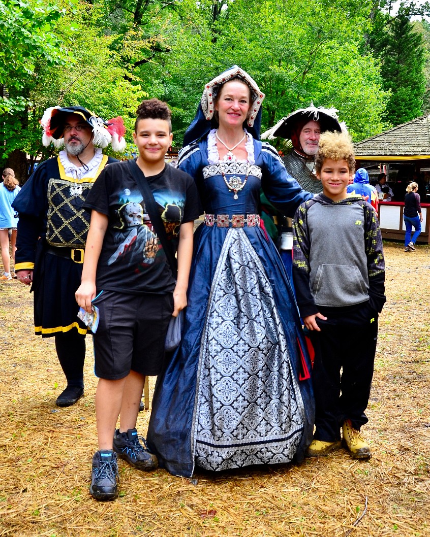 Kids With the Queen Catherine of Aragon