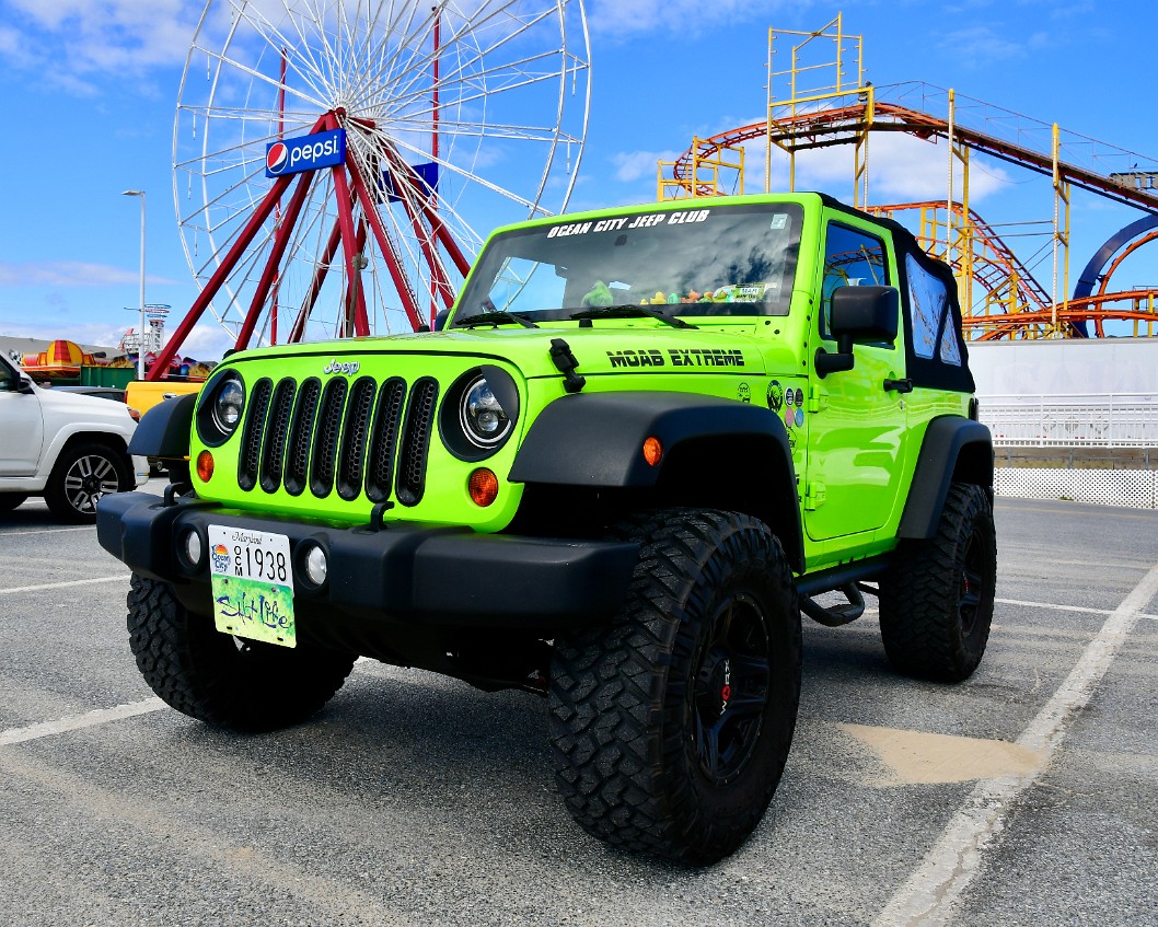 Jeep Wrangler Moab Extreme in Dayglo Green